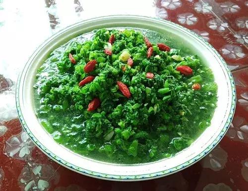 菜農(nóng)種植無需噴農(nóng)藥的蔬菜，不僅栽培簡單、而且效益高